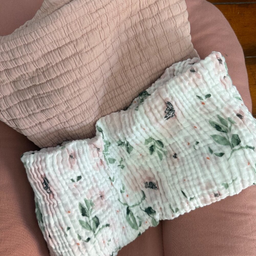 Snuggle Me Organic Infant Lounger (Gumdrop) With Covers and SleepSack - Picture 5 of 11